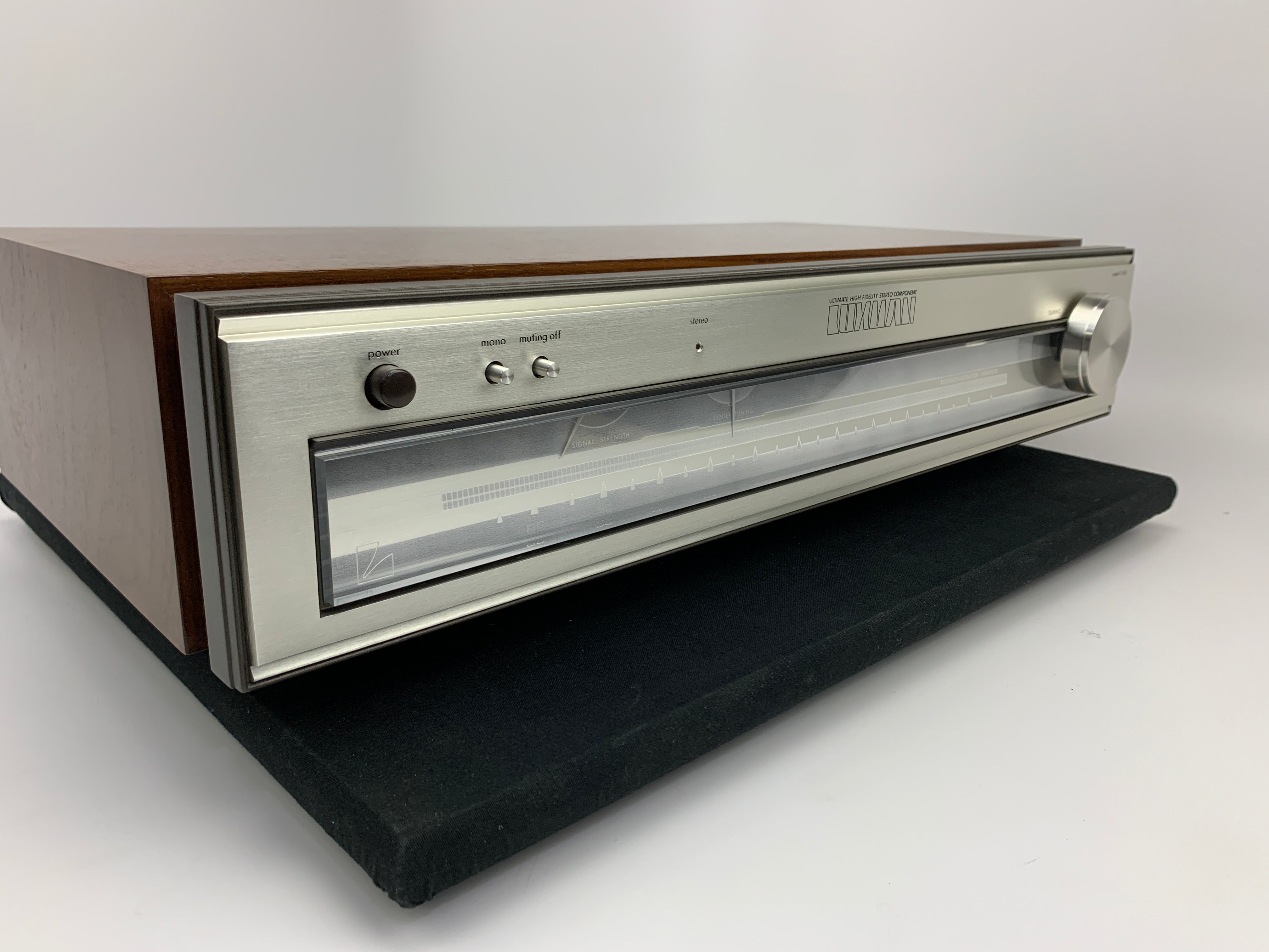 LUXMAN T-110 FM TUNER – Record Mart HiFi