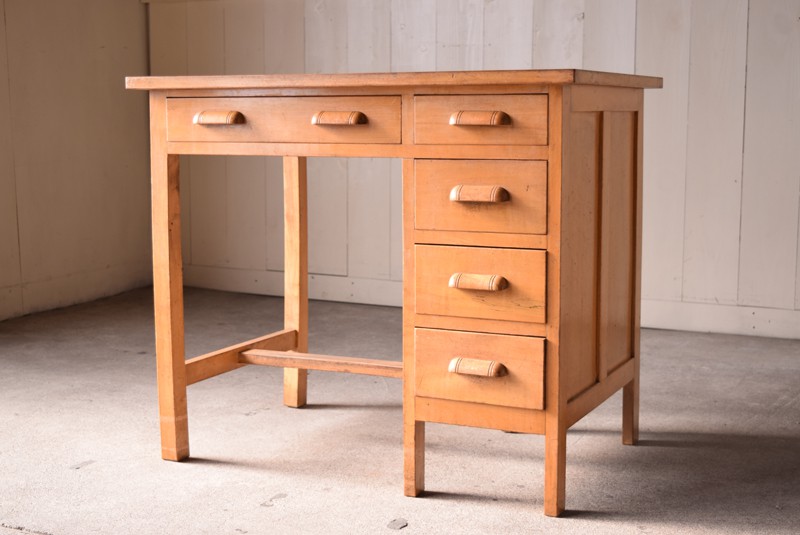 アンティーク 明るい木味の片袖机 | REFACTORY antiques