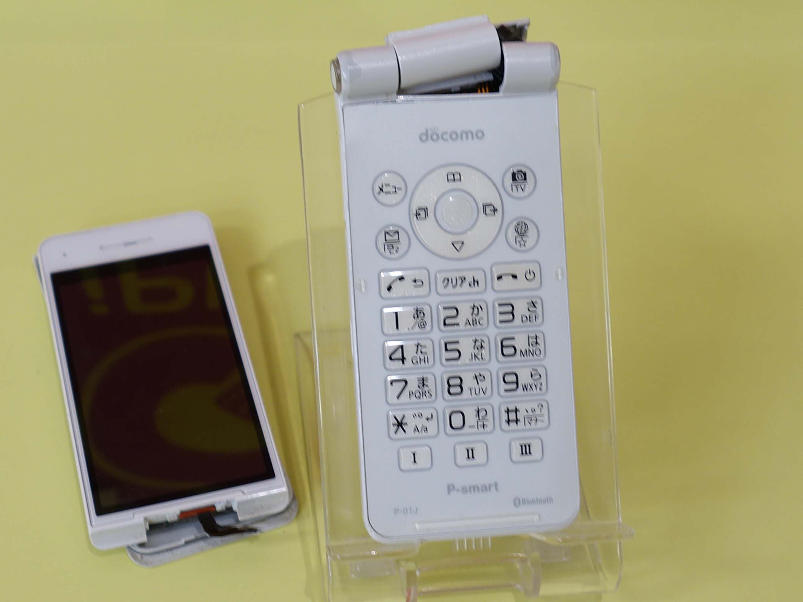 壊れたガラケーから電話帳取り出し修理しました、iPhone修理のクイック