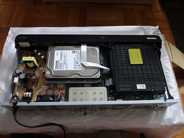 東芝 REGZAサーバー DBR-M1007 購入 内蔵HDDを換装 6TBはダメで4TBまで