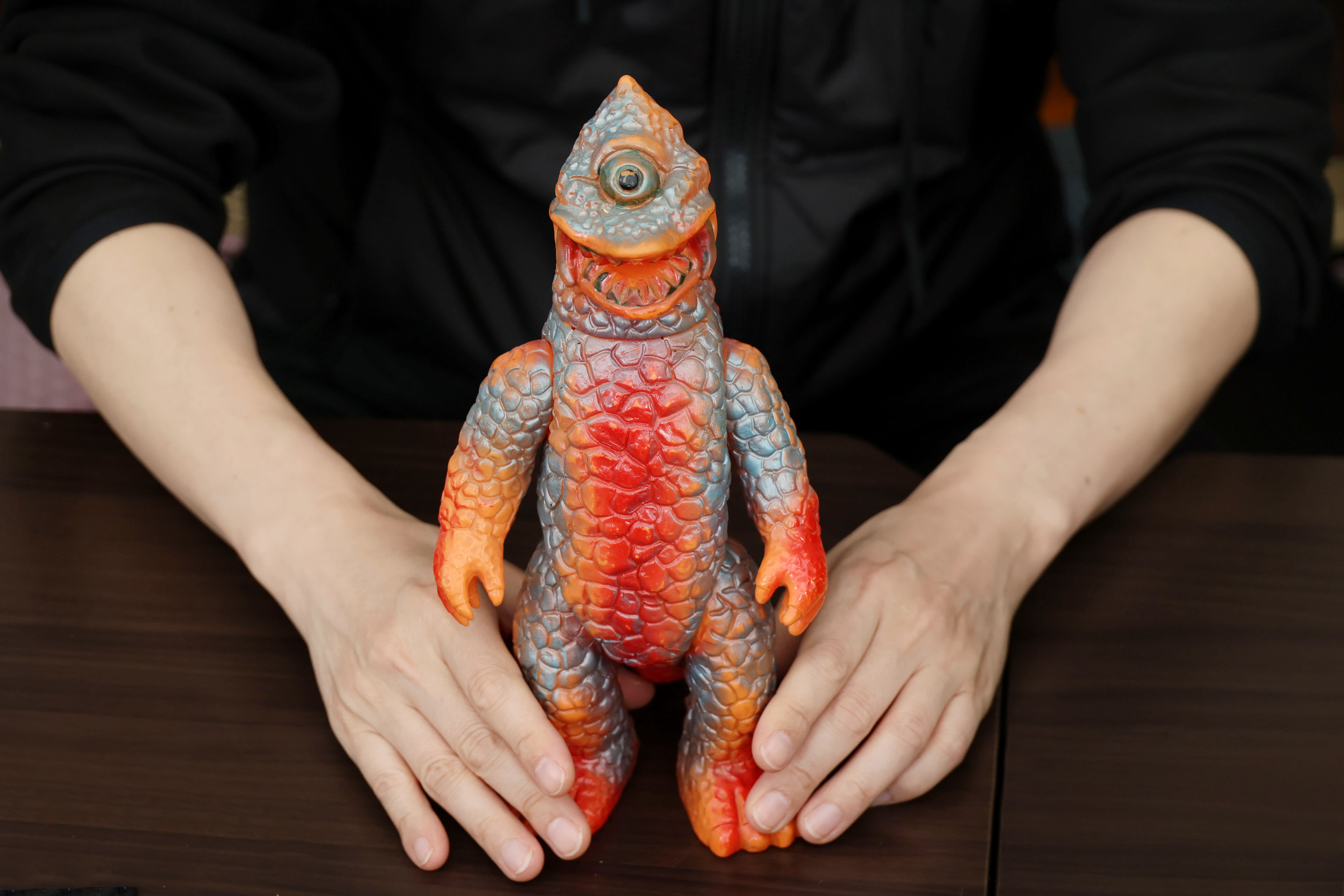 パチ怪獣ソフビ」を集める男が飛び込んだ奥深きパチモノの世界