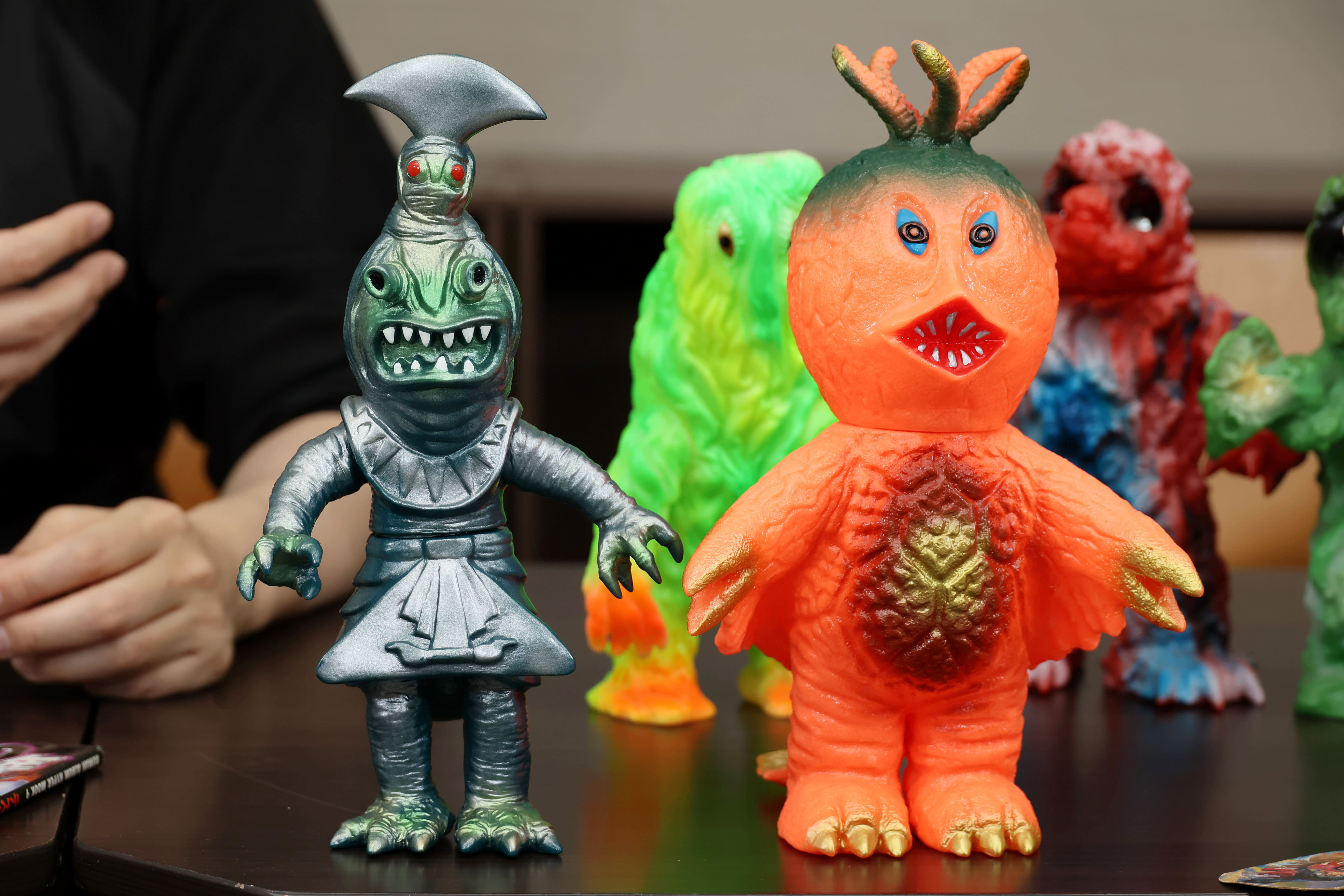 パチ怪獣ソフビ」を集める男が飛び込んだ奥深きパチモノの世界