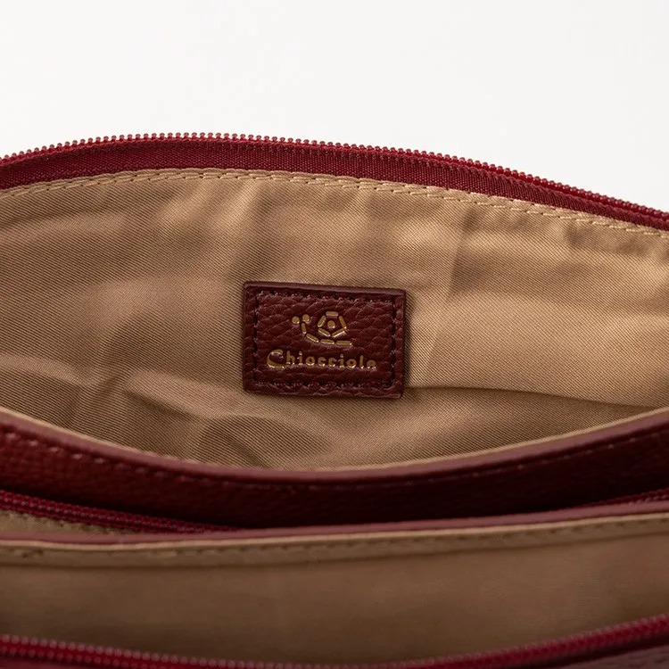 旅行時の貴重品全部入る」JAL限定“防犯機能つきお財布ショルダー”が