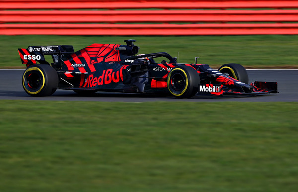F1】レッドブル・ホンダの“初号機”、2019年型 RB15 が走行…カラー