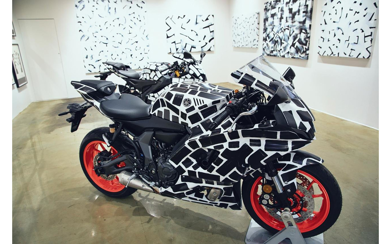 ヤマハのスポーツバイク『YZF-R7』と『YZF-R125』がエリック・ヘイズの