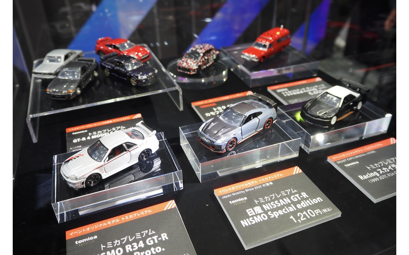 5000台ウォールとエヴァコラボ実車を初公開 トミカ55周年「TOMICA