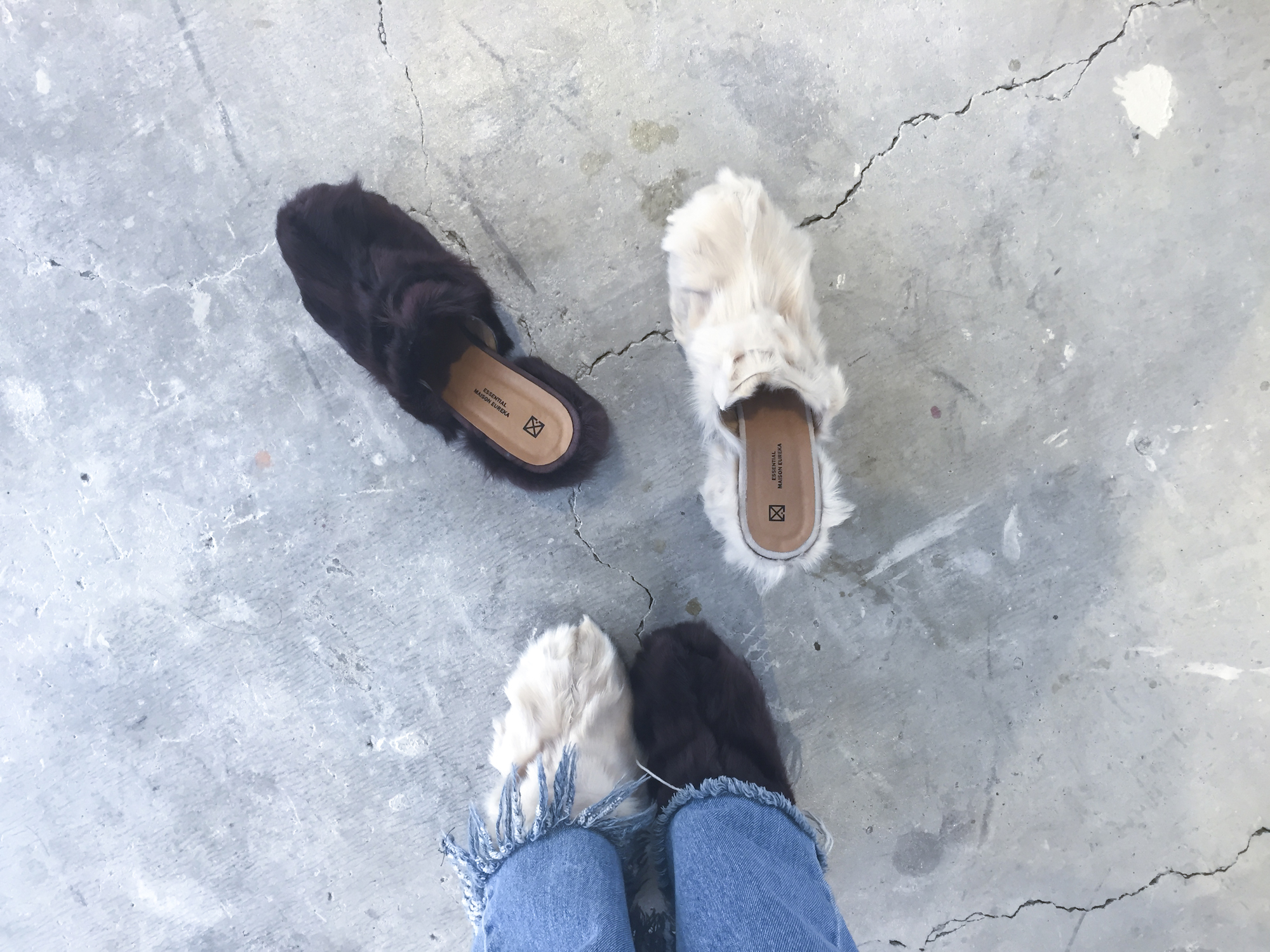 私はきっと冬の街をMAISON EUREKAのファーシューズで闊歩します