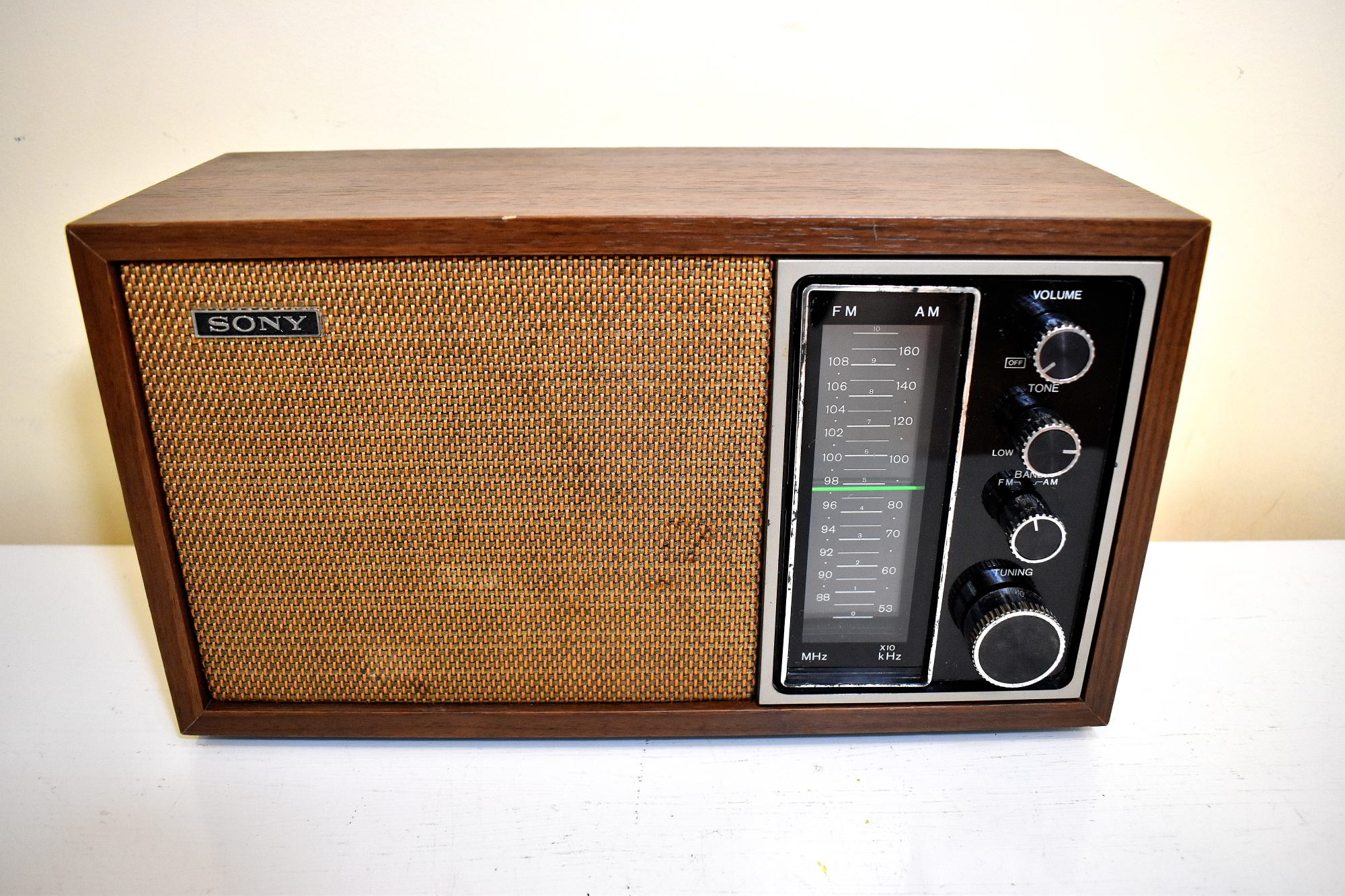 ソニーだけ！ 1975 ～ 1977 年 Sony モデル TFM-9440W AM/FM ソリッド