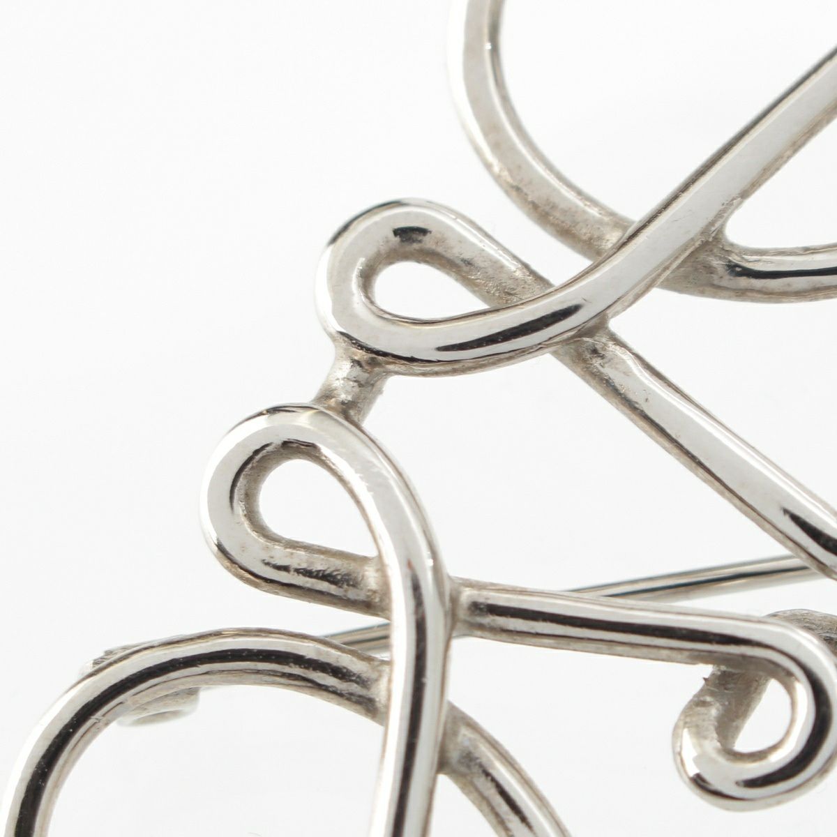 ロエベ アナグラム ロゴ ブローチ シルバー | 中古通販 retro.jp