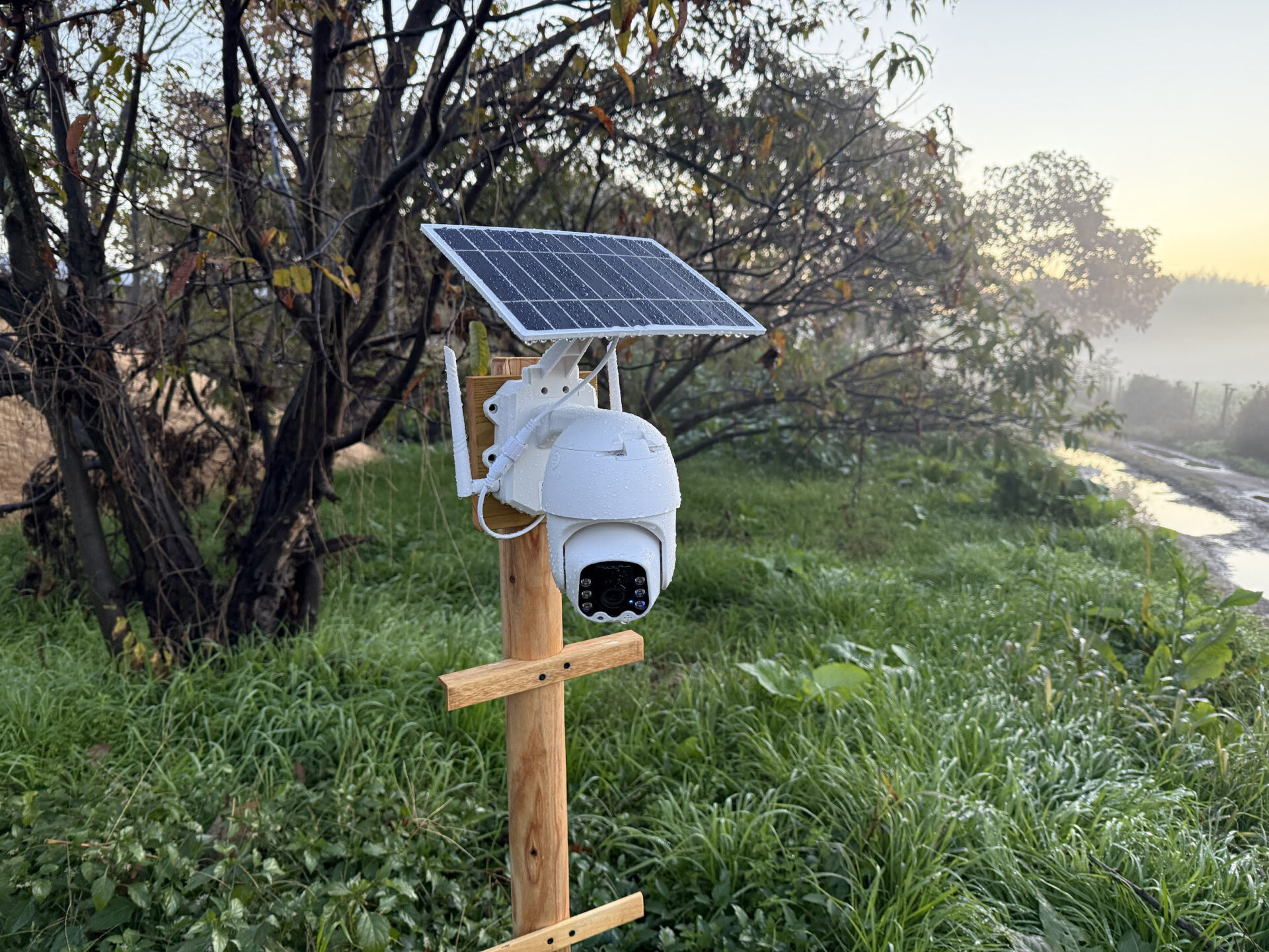 Wi-Fiも電源もない遠隔地でも設置可能。4G通信（格安SIM対応）ソーラー