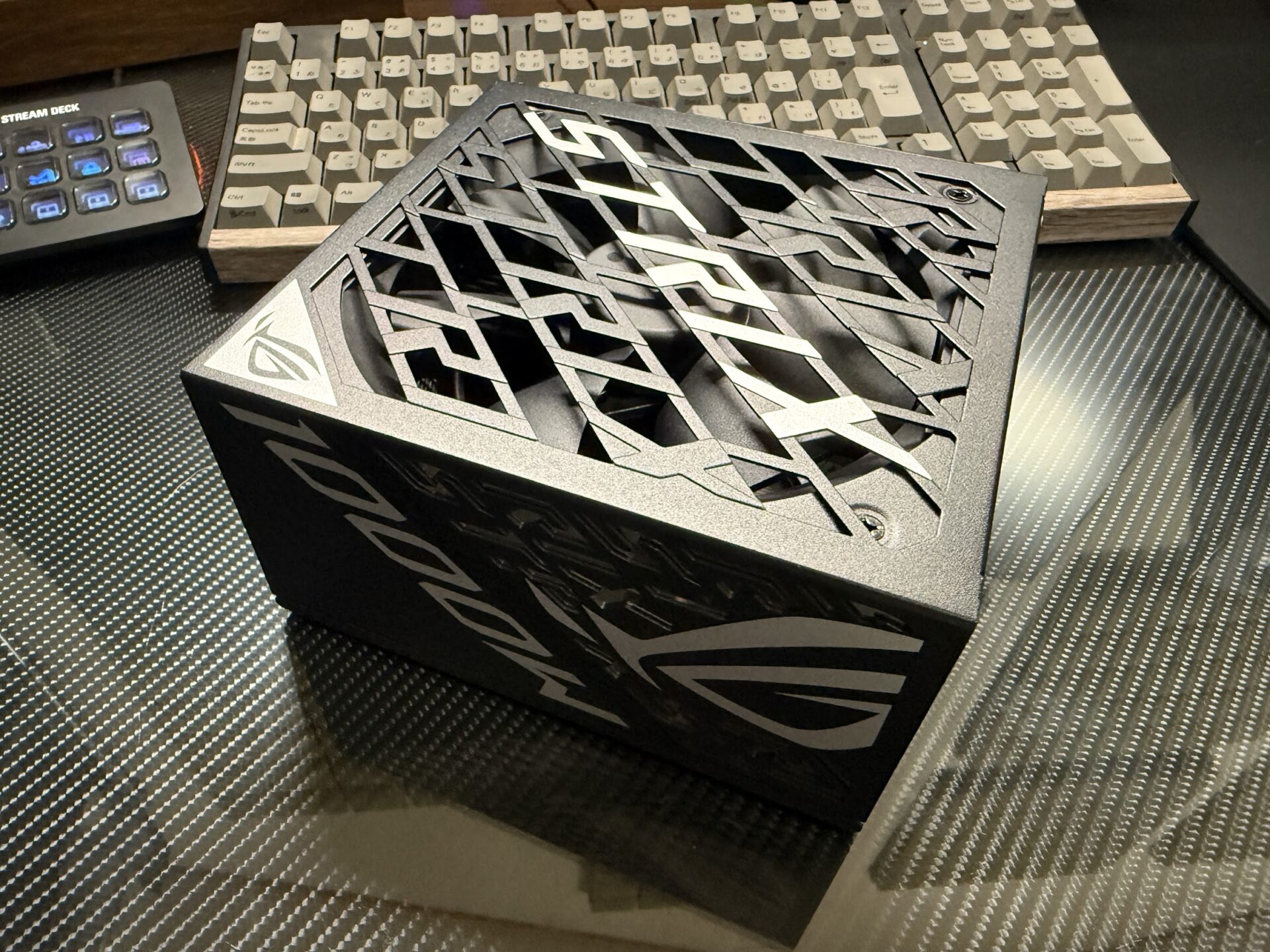 RTX5080・RTX5090に最適！ATX3.1対応のROG STRIX 1000W Platinum電源