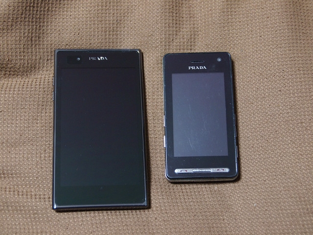 価格.com - 『新旧プラダフォンの比較』LGエレクトロニクス PRADA