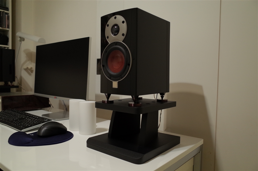 価格.com - 『PCデスクの上に設置しています』DALI MENUET MR [ロッソ