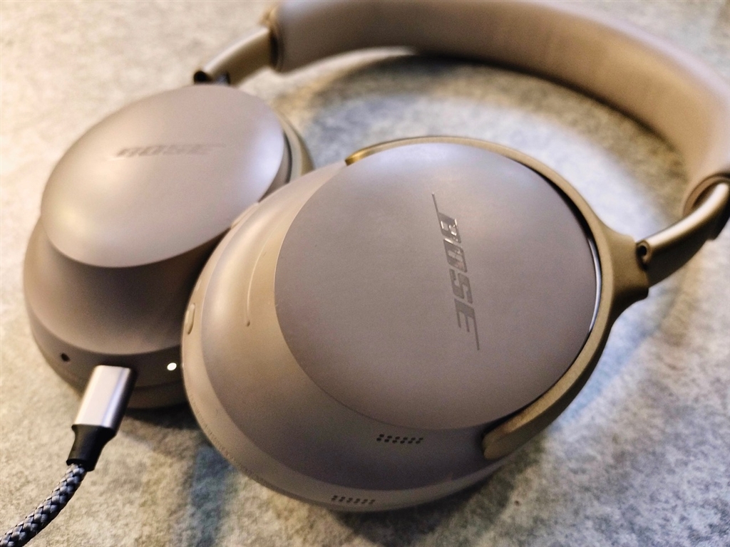 価格.com - 『当初中間色に戸惑いましたが愛着持てる色合いだと思い