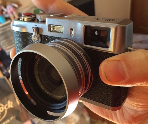 和製ライカ』 富士フイルム FinePix X100 そうよ私は、山羊座の男さん