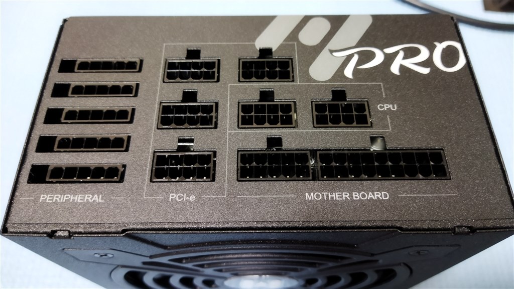 余裕のある容量とフルプラグインきしめんケーブルb』 FSP Hydro G PRO