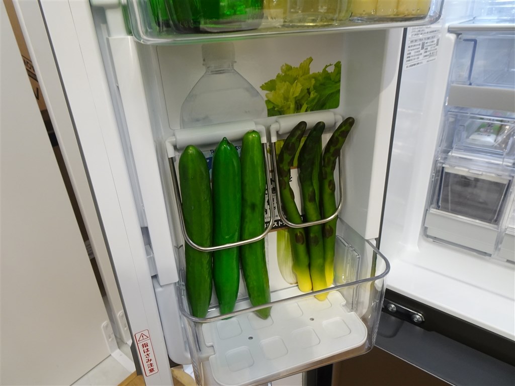 3つの機能を追加して進化した深澤デザインの冷蔵庫の特別モデル』 AQUA