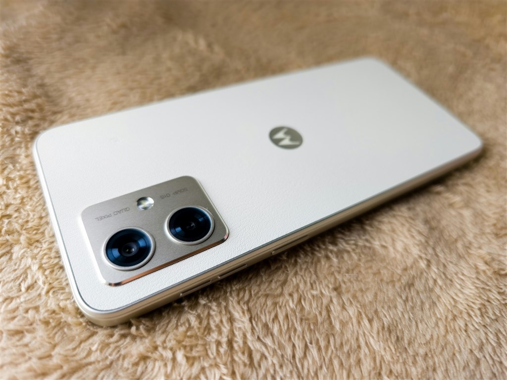 レザー素材なバニラクリームが魅力的！』 MOTOROLA moto g64y 5G ワイ