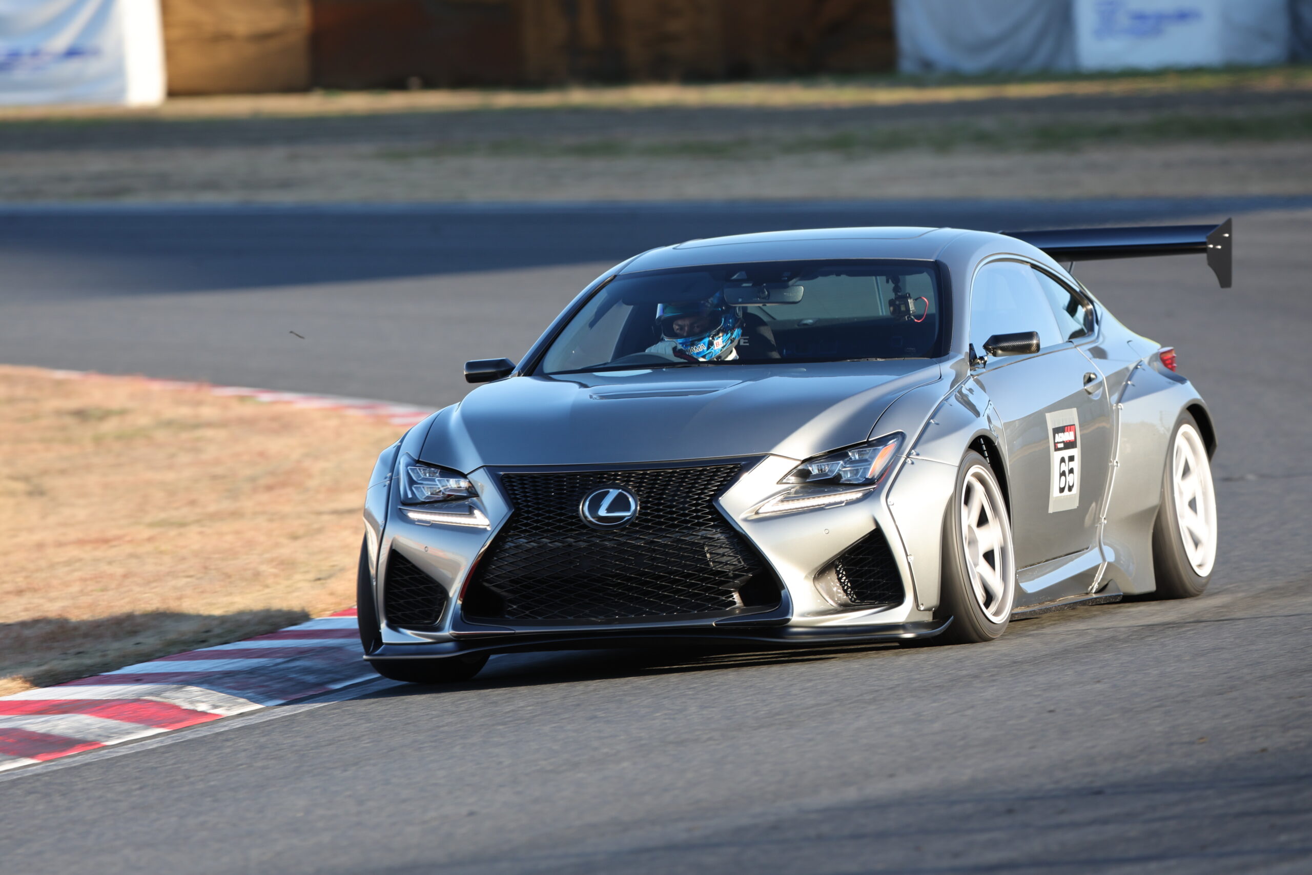 びしっと決めた大人の遊びクルマ 谷口信輝 LEXUS RC F 「レーシング