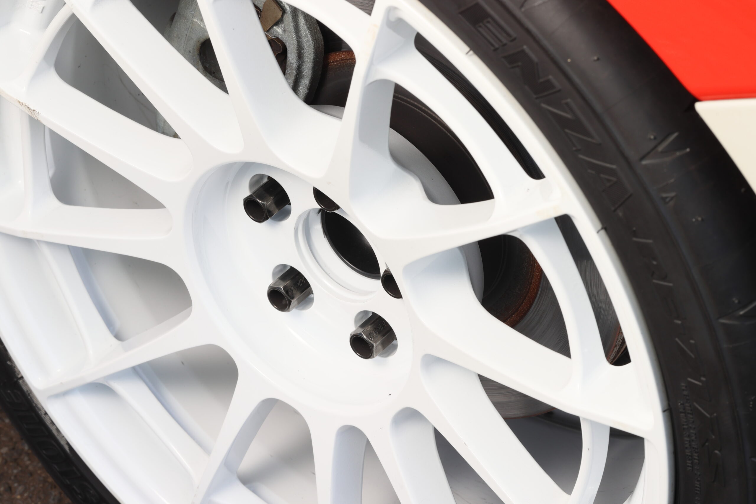 265/35R18が履けるZN8/ZD8専用ホイール「ENKEI NT03RR Type SS」純正