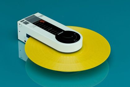 通販｜レトロなポータブルレコードプレーヤー｜ビクター（victor） PE