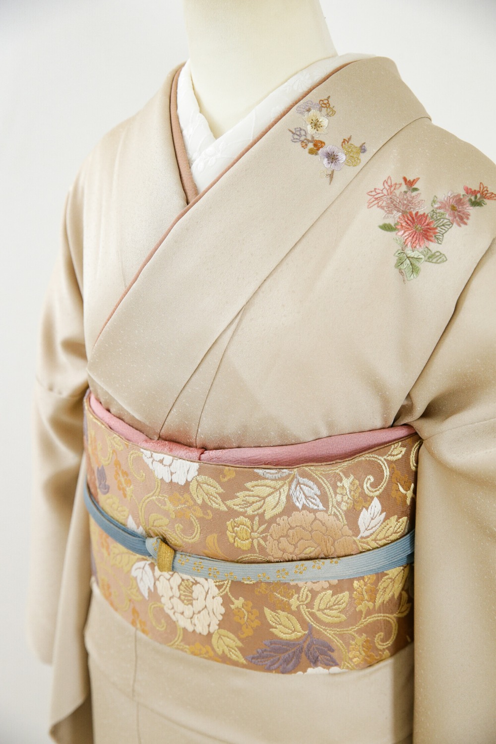 ベージュ四季花刺繍 - きもの六花（ricca） | 大阪市北区中崎町 | 和裁