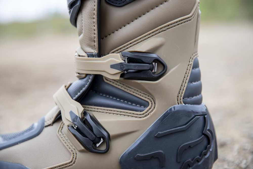 FOX オフロードブーツにおける価格、プロテクション、操作性の関係