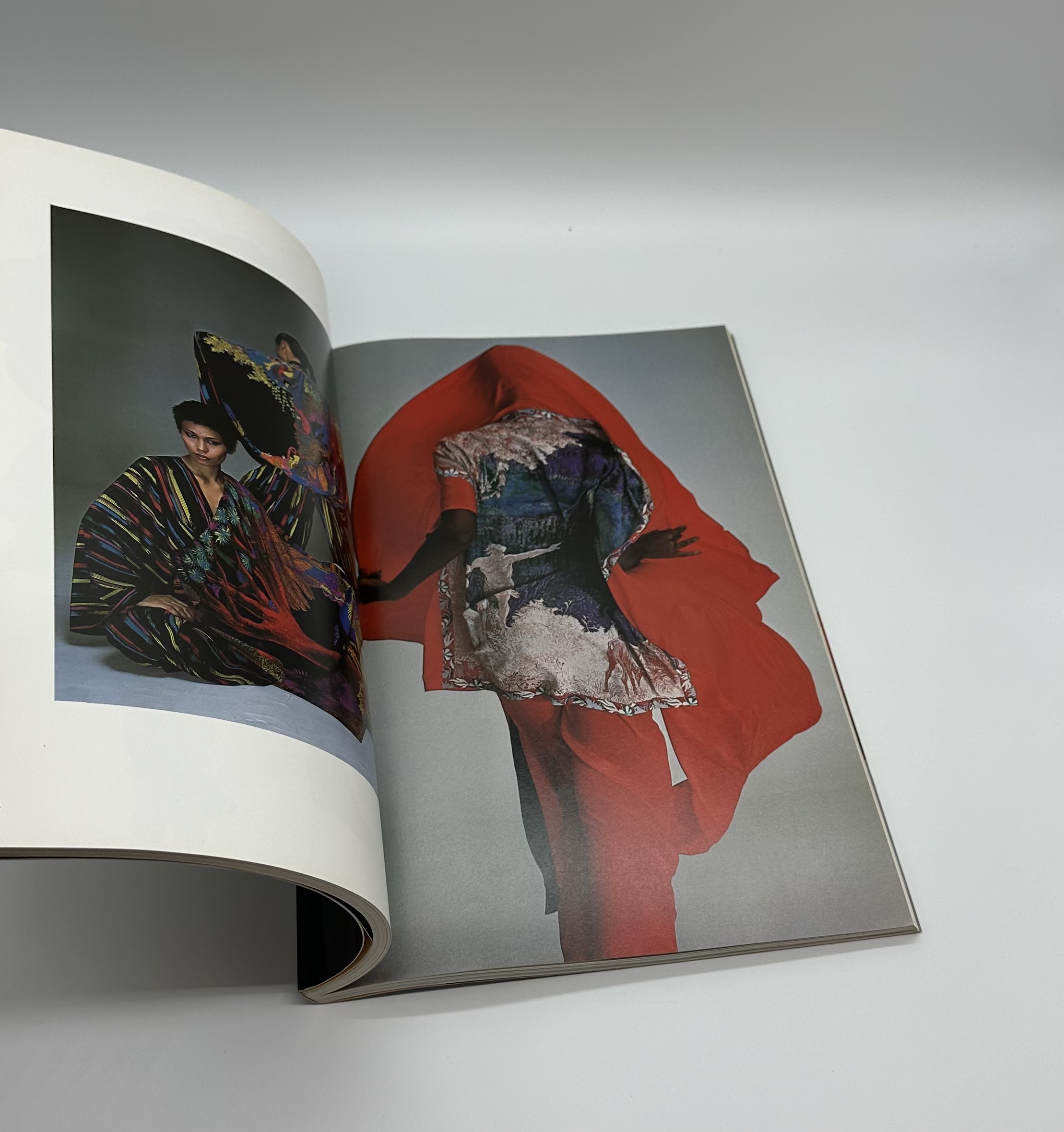 ISSEY MIYAKE EAST MEETS WEST 三宅一生の発想と展開 - りーちあーと