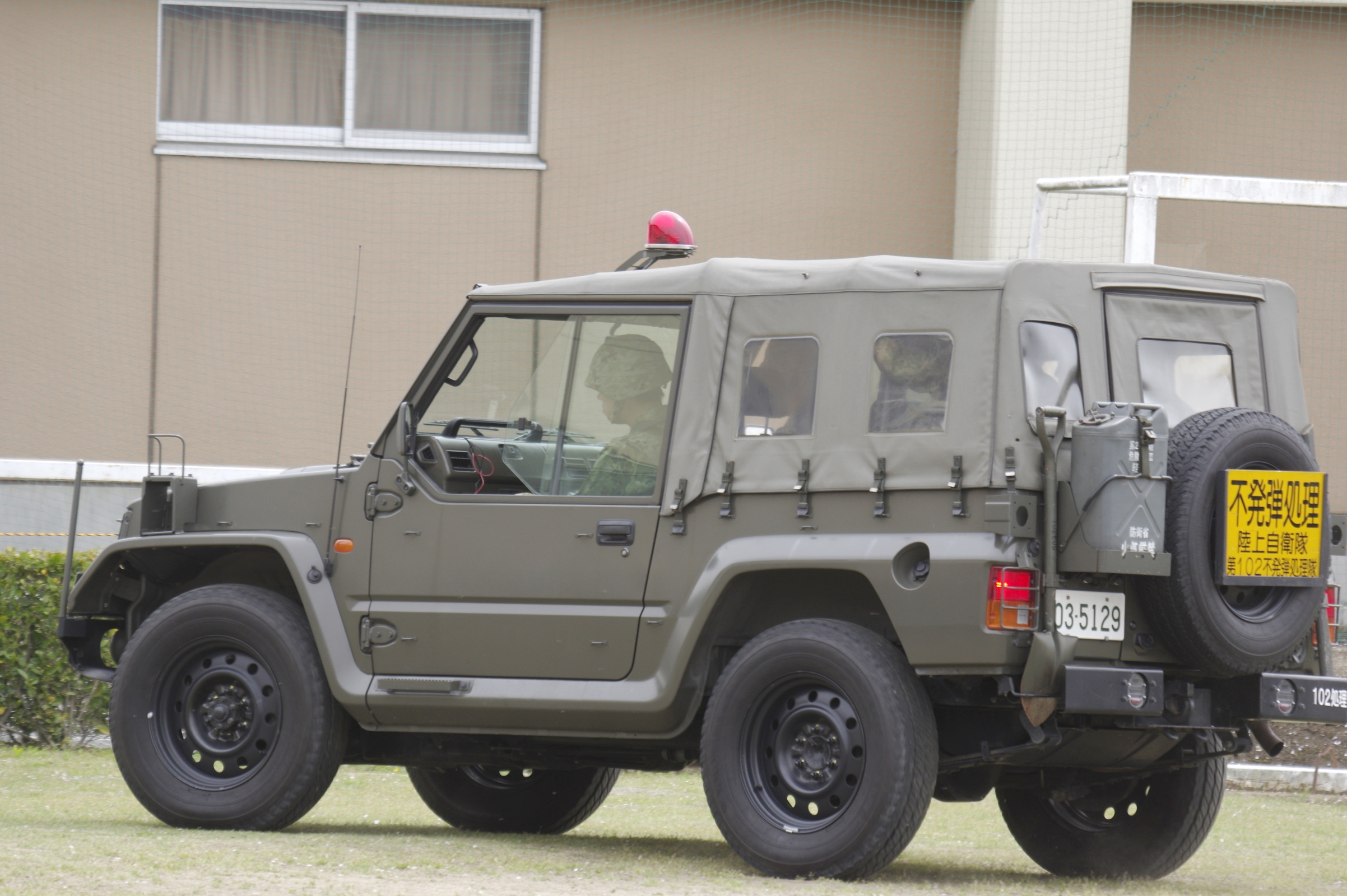 1/2tトラック（73式小型トラック）｜パジェロ・ジープ｜陸上自衛隊