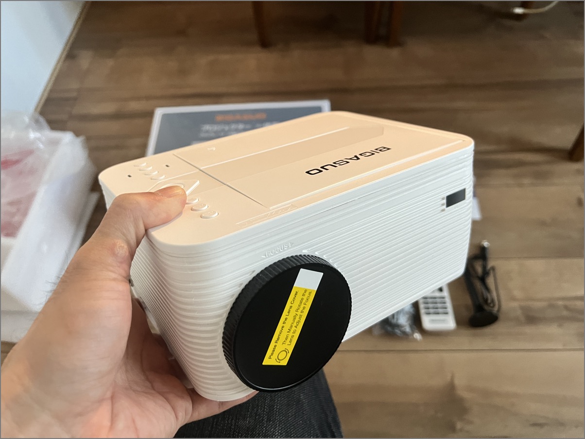 地デジTVチューナー＆DVDプレーヤー付きプロジェクター（15800円）は