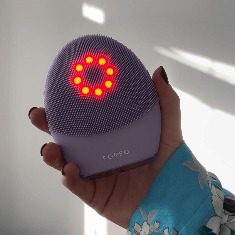 FOREO LUNA 4 Plus Smart Cleansing, LED & Microcurrent Device