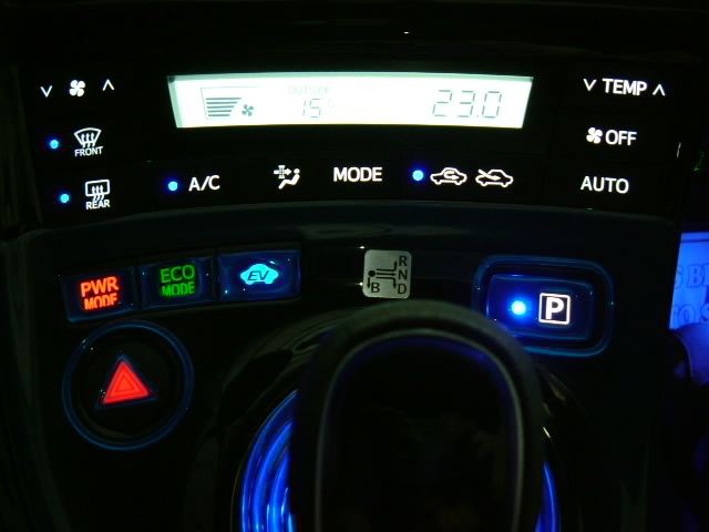 プリウス30 LED打ち換え (愛知県・岐阜県・三重県・名古屋) | %愛知