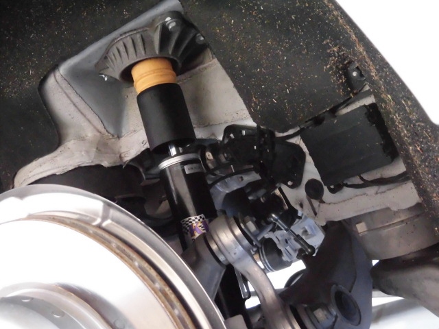 BMW F11 5シリーズ ツーリング KW Ver1装着！！ | ランナウェイ