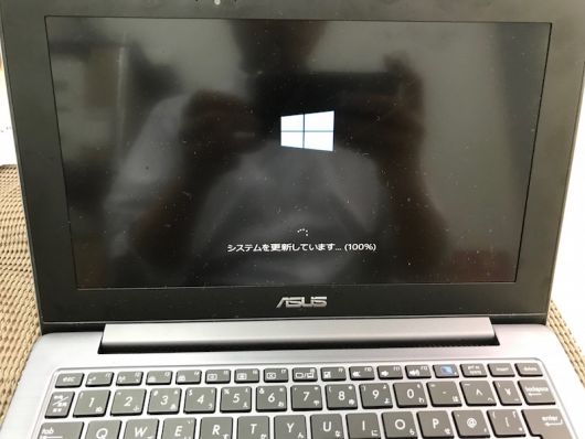 ASUS TAICHI 21 電源ははいるが画面が真っ暗映らない 修理しました