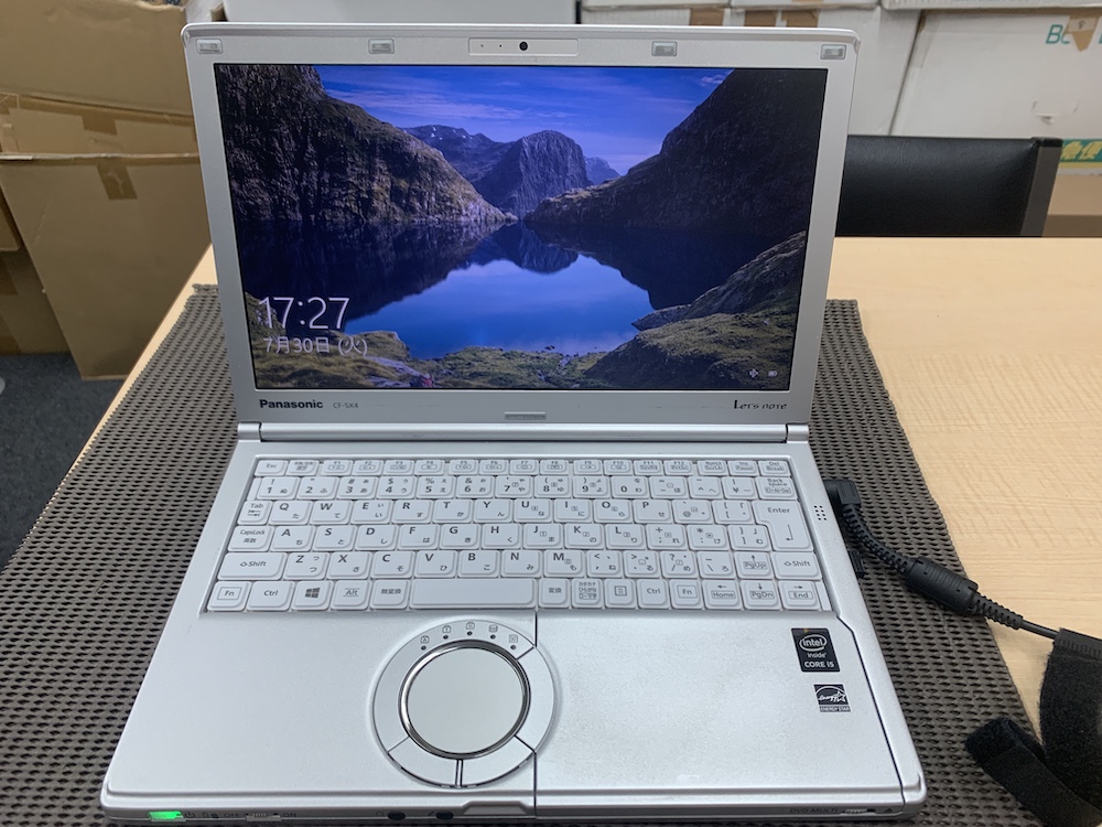 レッツノート SX4 電源が入っても画面が真っ暗のまま 修理しました