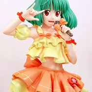 マクロスF」ランカ・リー、“星間飛行”衣装の等身大フィギュア登場