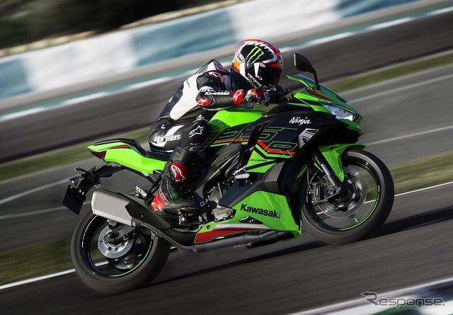 カワサキ Ninja ZX-25Rシリーズ、最高出力48psにアップ…フルカラーTFT