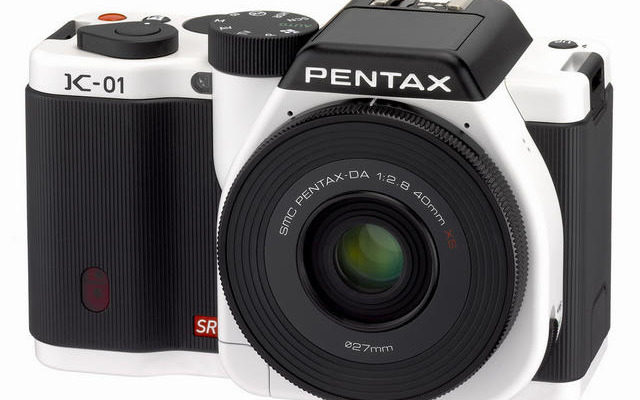 カメラ］ペンタックス K-01、マーク・ニューソンがデザイン