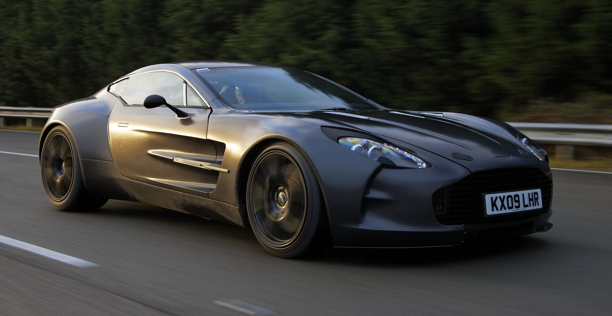 お買い上げ額13億円…10台のアストン One-77 を買い占めた富豪