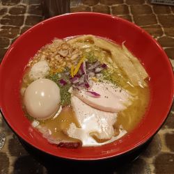 特級鶏蕎麦 龍介 | ラーメンデータベース