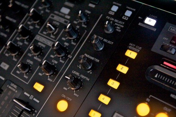 Review: Pioneer DDJ-S1 - DJ TechTools