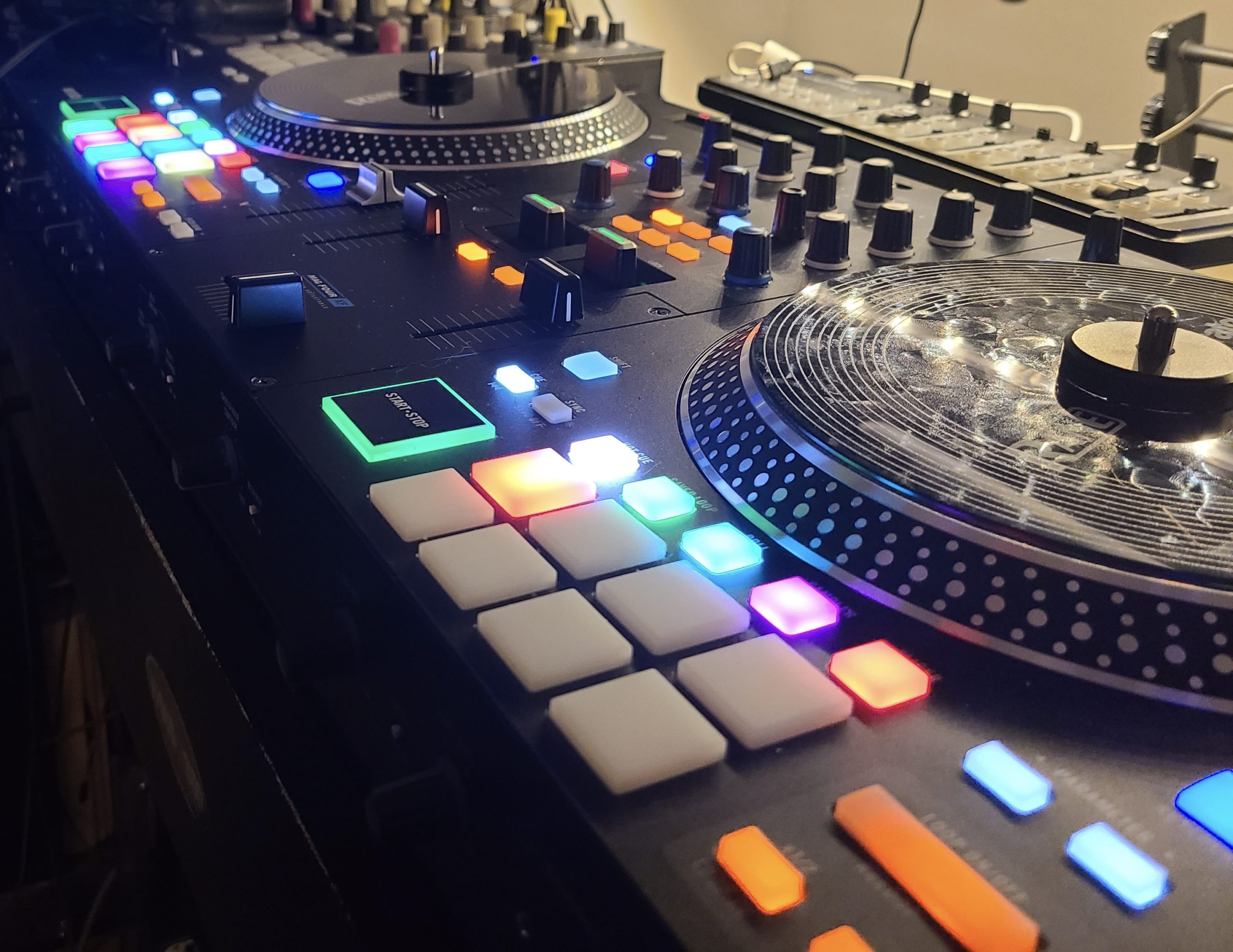 Rane ONE first look review: the Rane feeling in a all-in-one DJ