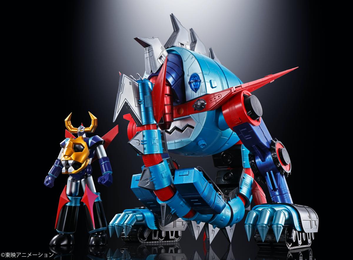 全長約750mmの「大空魔竜」と「ガイキング」がリアルに合体