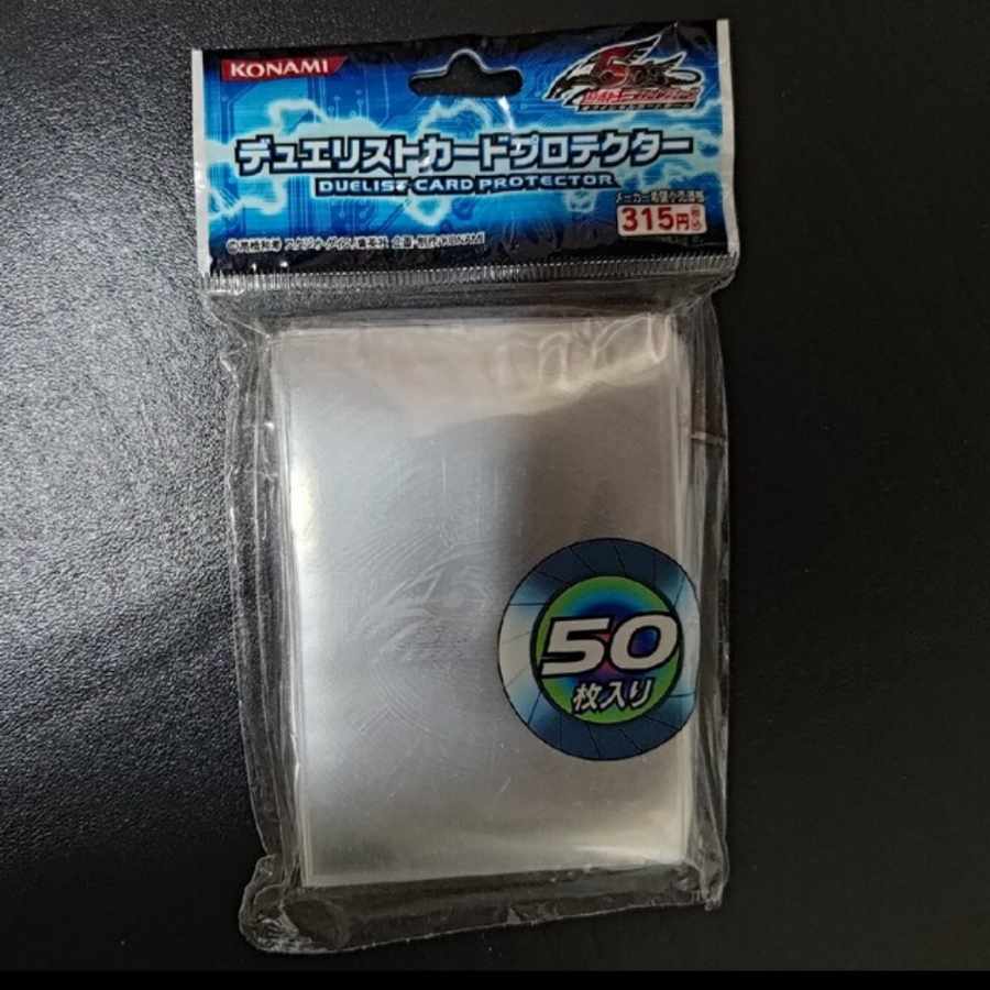 遊戯王】竜の紋章 スリーブ 白 50枚 未使用 Amazon.co.jp: 遊 戯 王 竜