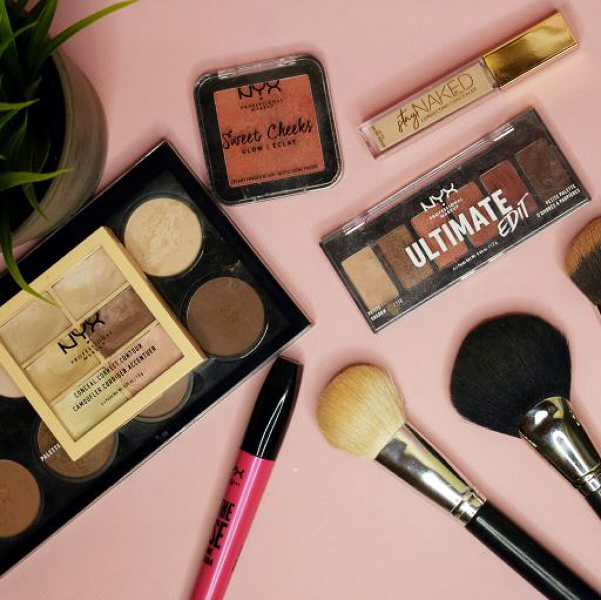 チークとアイシャドウの違いって？兼用可能なプチプラからデパコス