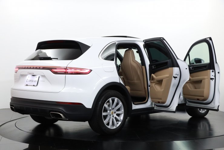 ポルシェ カイエン Tip-S 現行モデル スポーツクロノPKG パノラマ