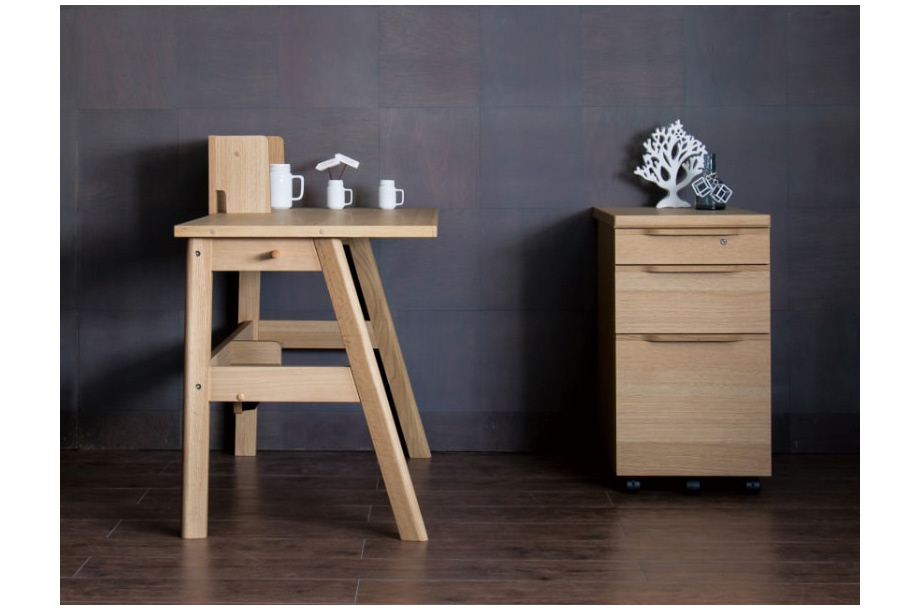 カリモク＞人気のリビング学習にもおすすめ！サイズ豊富な学習机