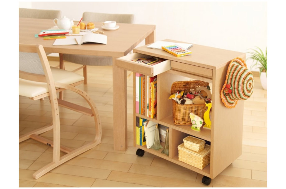 カリモク＞人気のリビング学習にもおすすめ！サイズ豊富な学習机