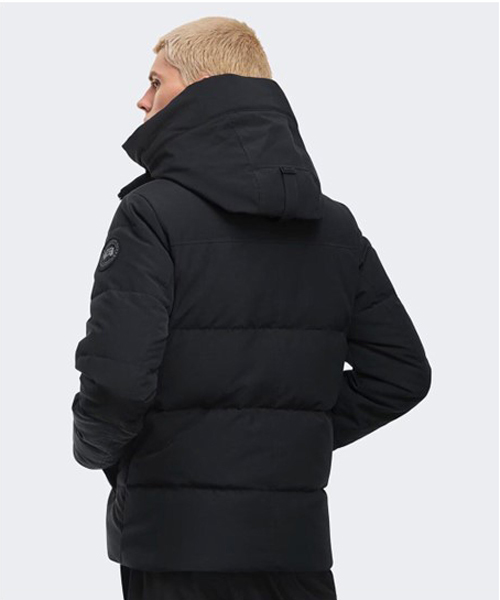 ブラックのディスクロゴが映える―＜カナダグース＞「ブラックレーベル