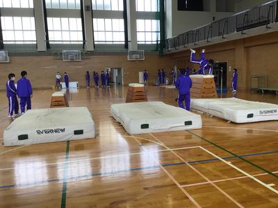 授業紹介】保健体育 器械体操の検定 - 武生第二中学校